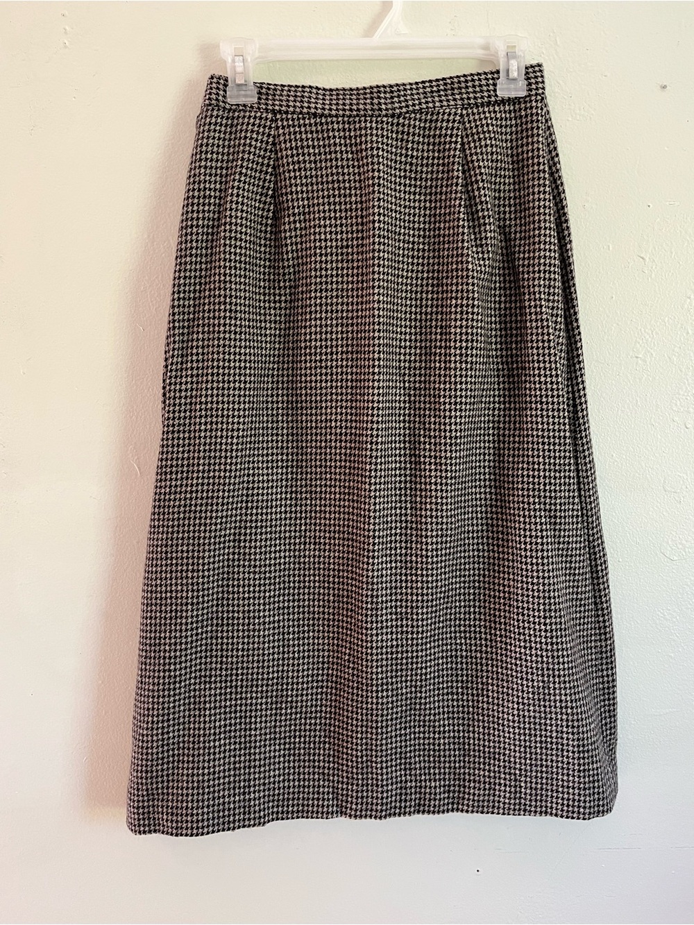 100% wool Houndstooth Pleated Midi Skirt - Black & White - Picture 3 of 7